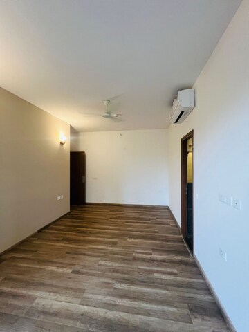 Room in 4 BHK Apartment at ABA Ivy County, Sector 75 – for Rent
