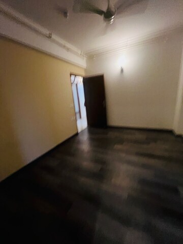Room in 4 BHK Apartment at ABA Ivy County, Sector 75 – for Rent