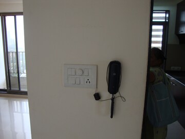 Furnished Amenities in 2 BHK Apartment at Rajkamal Heights, Parel – for Rent