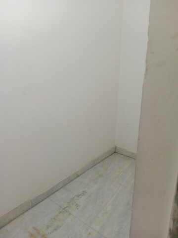 Room in 2 BHK Builder Floor at Ansals Sushant City – for Rent