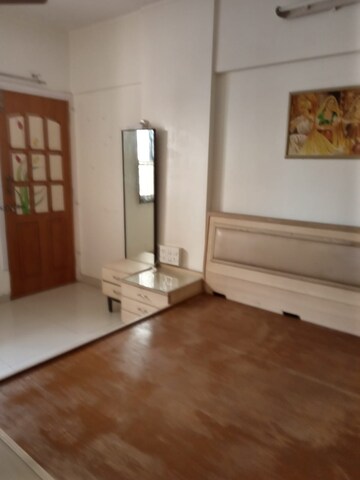 Room in 2 BHK Apartment at Marathon Monte South, Byculla West – for Rent