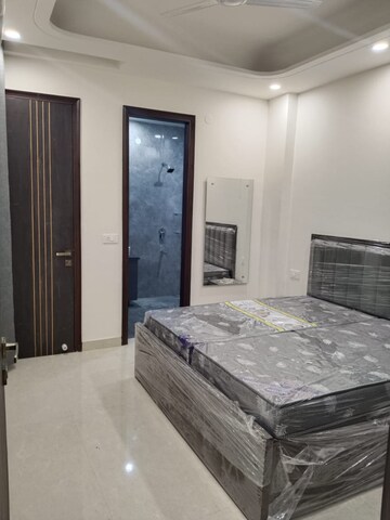 Bedroom in 2 BHK Builder Floor at Sector 40 – for Rent