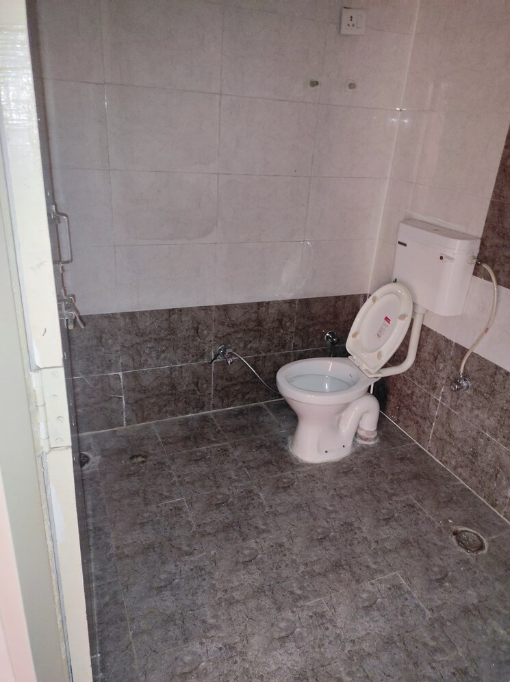 Bathroom, salaiya 4 Bedroom 3385 Sq.Ft. Apartment In Salaiya Bhopal 7995027
