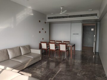 2 BHK Apartment For Rent in Khar West