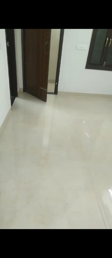 Room in 2 BHK Builder Floor at Mehrauli – for Rent