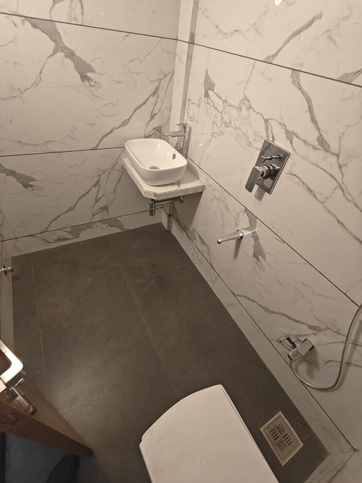 Bathroom, mira road 2 Bedroom 717 Sq.Ft. Apartment In Mira Road Thane 7995615