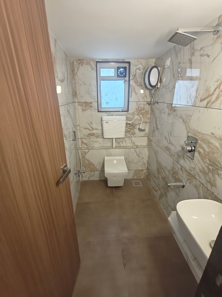 Bathroom, mira road 2 Bedroom 717 Sq.Ft. Apartment In Mira Road Thane 7995615