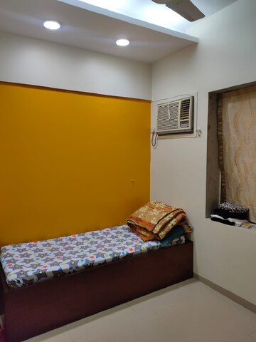 Bedroom in 1.5 BHK Apartment at Santacruz West – for Rent