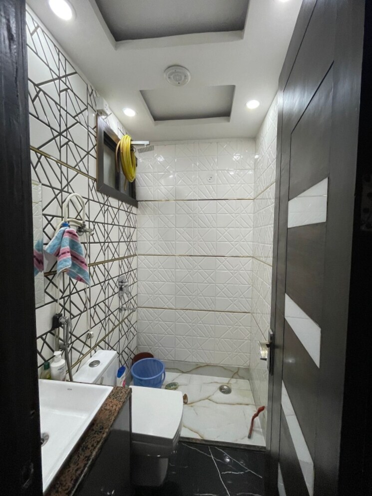 Bathroom, mahavir enclave 3 Bedroom 675 Sq.Ft. Builder Floor In Mahavir Enclave Delhi 7995937