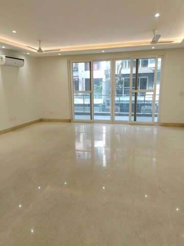 Room in 4 BHK Builder Floor at Safdarjung Development Area – for Rent
