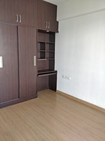 Room in 4 BHK Apartment at Emaar MGF The Palm Drive Villas, Sector 66 – for Rent