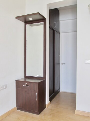 Furnished Amenities in 4 BHK Apartment at Emaar MGF The Palm Drive Villas, Sector 66 – for Rent