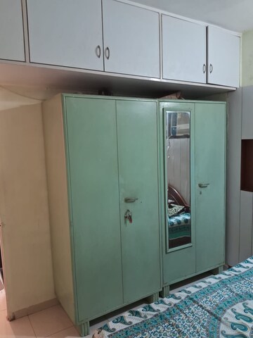 Bedroom in 2 BHK Apartment at Andheri West – for Rent