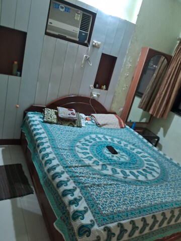 Bedroom in 2 BHK Apartment at Andheri West – for Rent