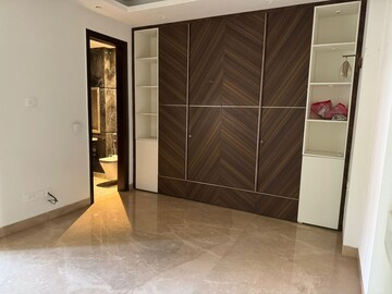Room in 3.5 BHK Builder Floor at Safdarjung Development Area – for Rent