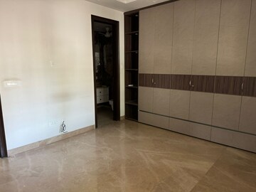Room in 3.5 BHK Builder Floor at Safdarjung Development Area – for Rent