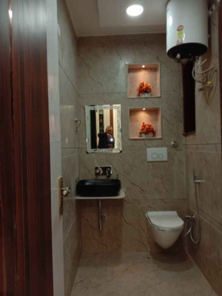 Bathroom, dwarka mor 3 Bedroom 900 Sq.Ft. Builder Floor In Dwarka Mor Delhi 7995971