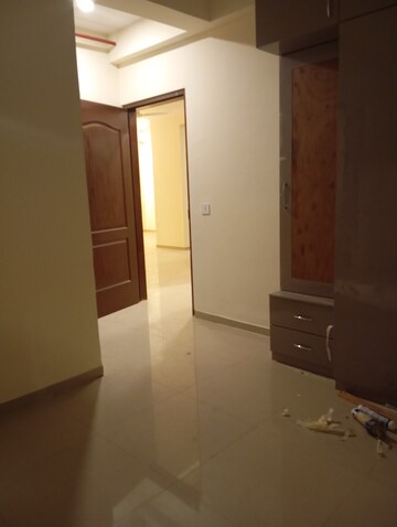 Room in 3 BHK Apartment at Omaxe The Palace, Gomti Nagar – for Rent