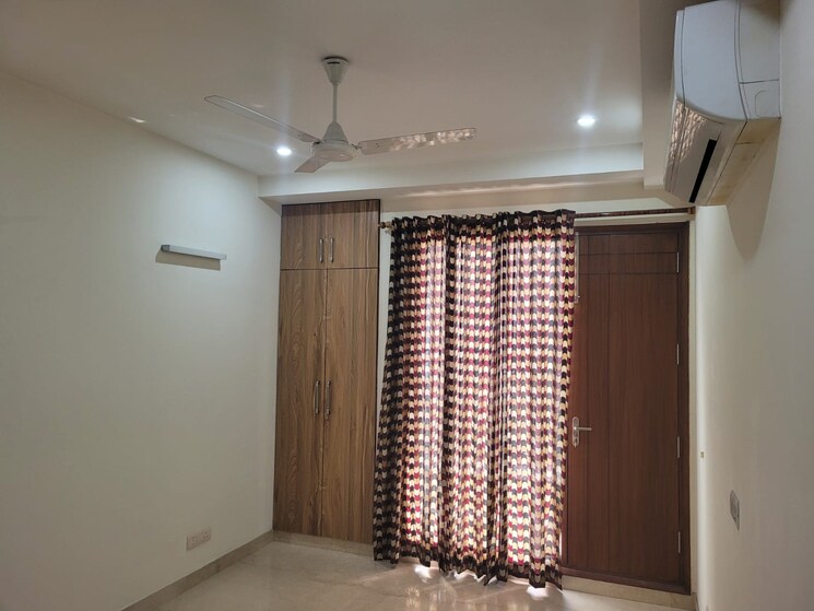Living Room, safdarjung enclave 3 Bedroom 235 Sq.Yd. Builder Floor In Safdarjung Enclave Delhi 7996017