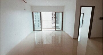 Room in 3 BHK Apartment at Kalpataru The Sunrise, Kolshet Road – for Rent