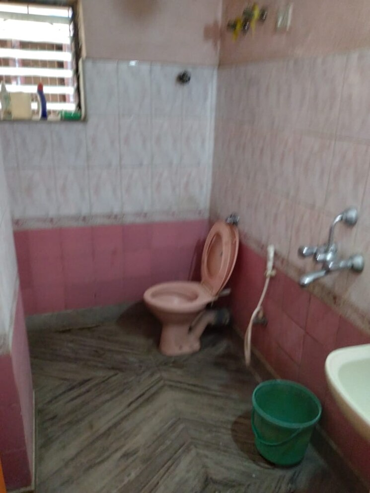 Attached Bathroom, topsia 2.5 Bedroom 1100 Sq.Ft. Apartment In Topsia Kolkata 7996044