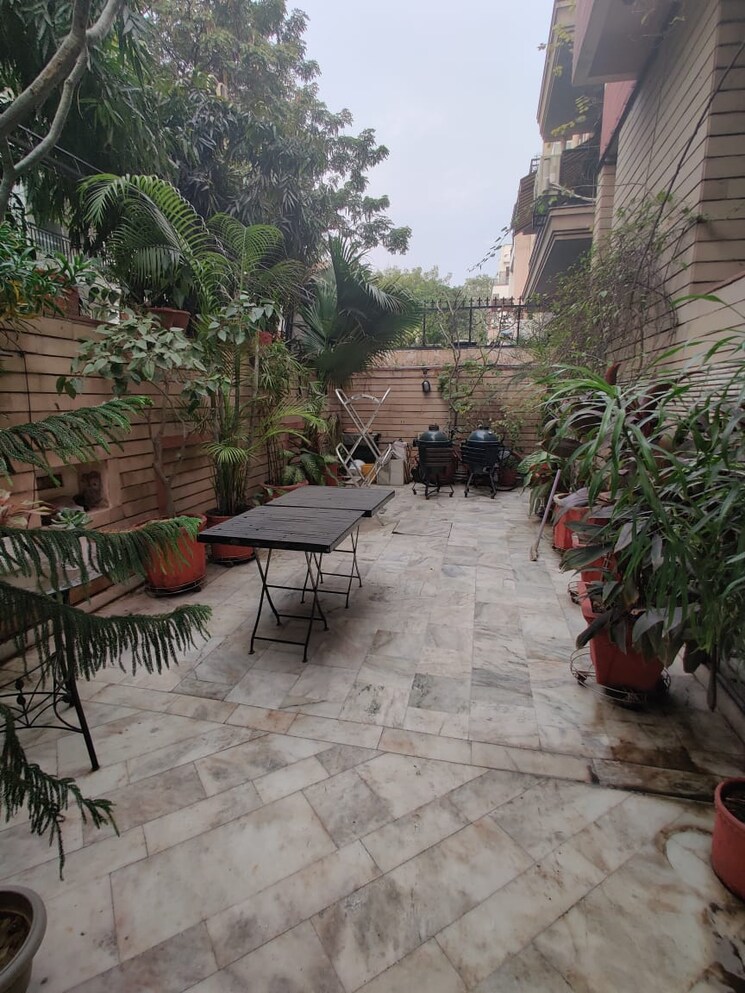 Balcony, green park 3 Bedroom 250 Sq.Yd. Builder Floor In Green Park Delhi 7996049