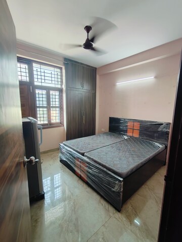 Bedroom in 1 RK Builder Floor at Ansal Sushant Lok I, Sector 43 – for Rent
