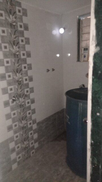 Bathroom in 1 BHK Apartment at Dombivli West – for Rent