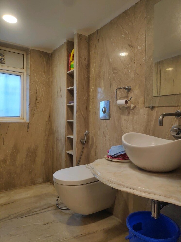 Bathroom, breach-candy-gardens 5 Bedroom 4730 Sq.Ft. Apartment In Breach Candy Mumbai 7996219