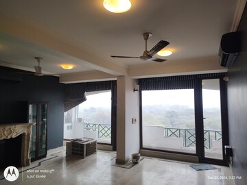 Room in 3 BHK Builder Floor at Mehrauli – for Rent