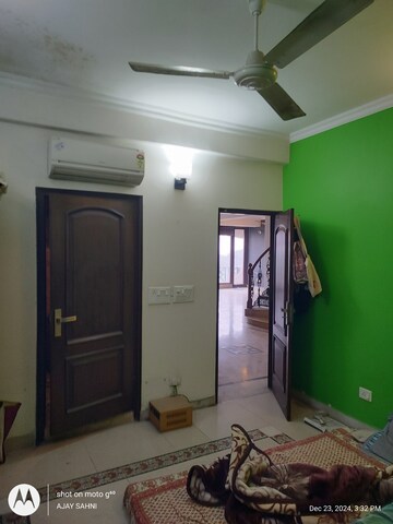 Furnished Amenities in 3 BHK Builder Floor at Mehrauli – for Rent