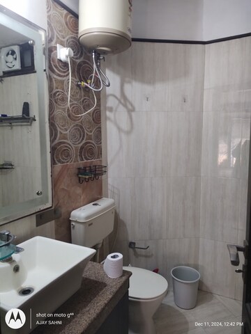 Attached Bathroom in 3 BHK Builder Floor at Mehrauli – for Rent