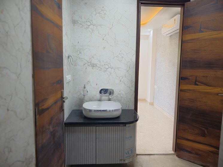 Bathroom, emaar-marbella 3 Bedroom 2350 Sq.Ft. Builder Floor In Sector 66 Gurgaon 7996282
