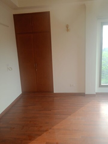 Room in 4 BHK Builder Floor at South Extension ii – for Rent