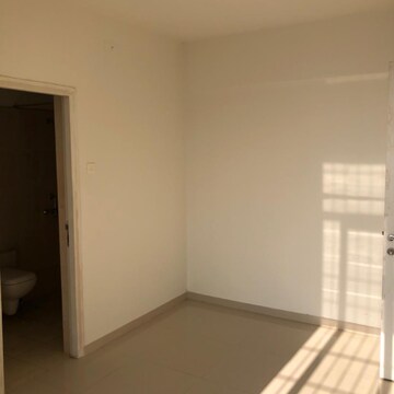 Room in 3 BHK Apartment at Lodha Amara, Sandoz Baug – for Rent