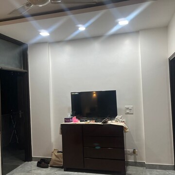 Room in 3 BHK Builder Floor at Chittaranjan Park – for Rent