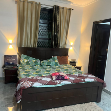 Master Bedroom in 3 BHK Builder Floor at Chittaranjan Park – for Rent