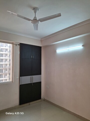 2.5 BHK Apartment For Rent in Amrapali Golf Homes, Sector 4, Greater Noida