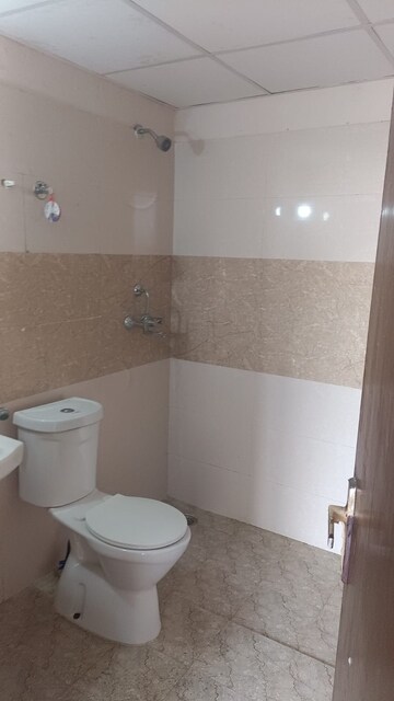 Bathroom in 2.5 BHK Apartment at Amrapali Golf Homes, Sector 4, Greater Noida – for Rent
