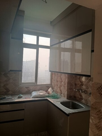 Kitchen in 2.5 BHK Apartment at Amrapali Golf Homes, Sector 4, Greater Noida – for Rent