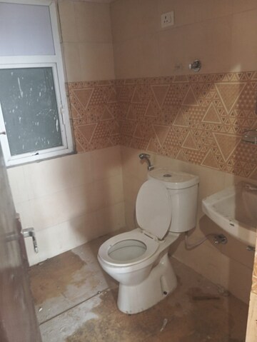 Bathroom in 2.5 BHK Apartment at Amrapali Golf Homes, Sector 4, Greater Noida – for Rent