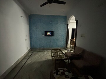 Master Bedroom in 2.5 BHK Independent House at Parsvnath Plaza 27, Sector 27 – for Rent