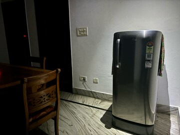 Furnished Amenities in 2.5 BHK Independent House at Parsvnath Plaza 27, Sector 27 – for Rent