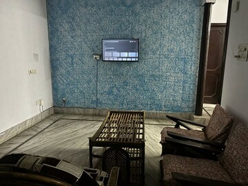 Living Room in 2.5 BHK Independent House at Parsvnath Plaza 27, Sector 27 – for Rent