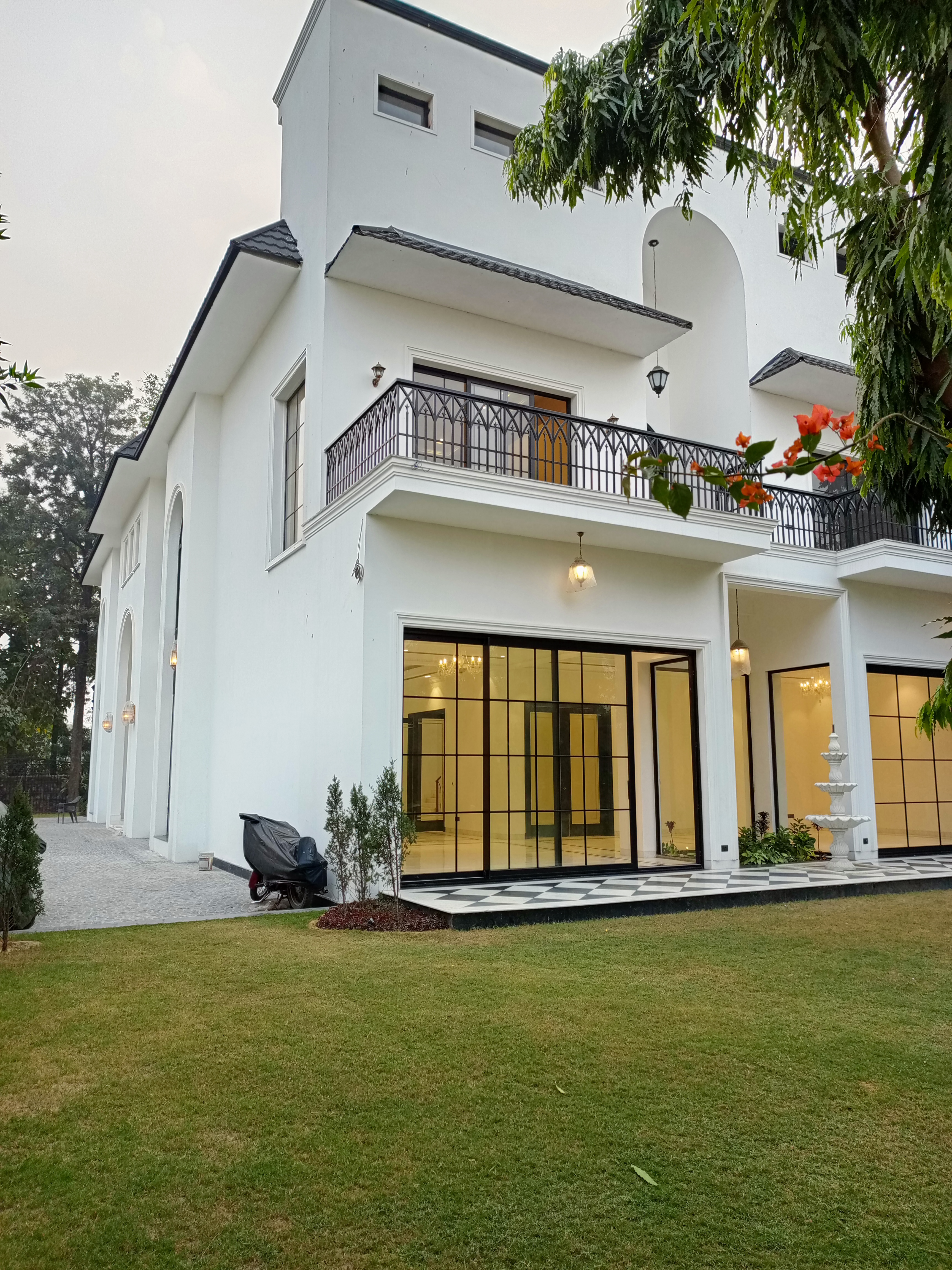 5 BHK + Pooja Room,Study Room Villa For Sale in Chattarpur
