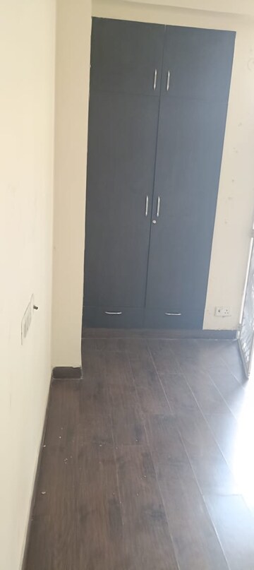 Furnished Amenities in 2.5 BHK Apartment at Amrapali Heartbeat City, Sector 107 – for Sale