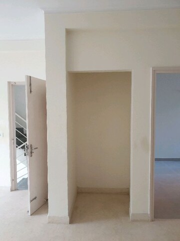 Room in 3 BHK Builder Floor at Uppal Southend, Sector 49 – for Rent
