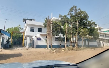 Showroom For Sale in Dlf Industrial Area