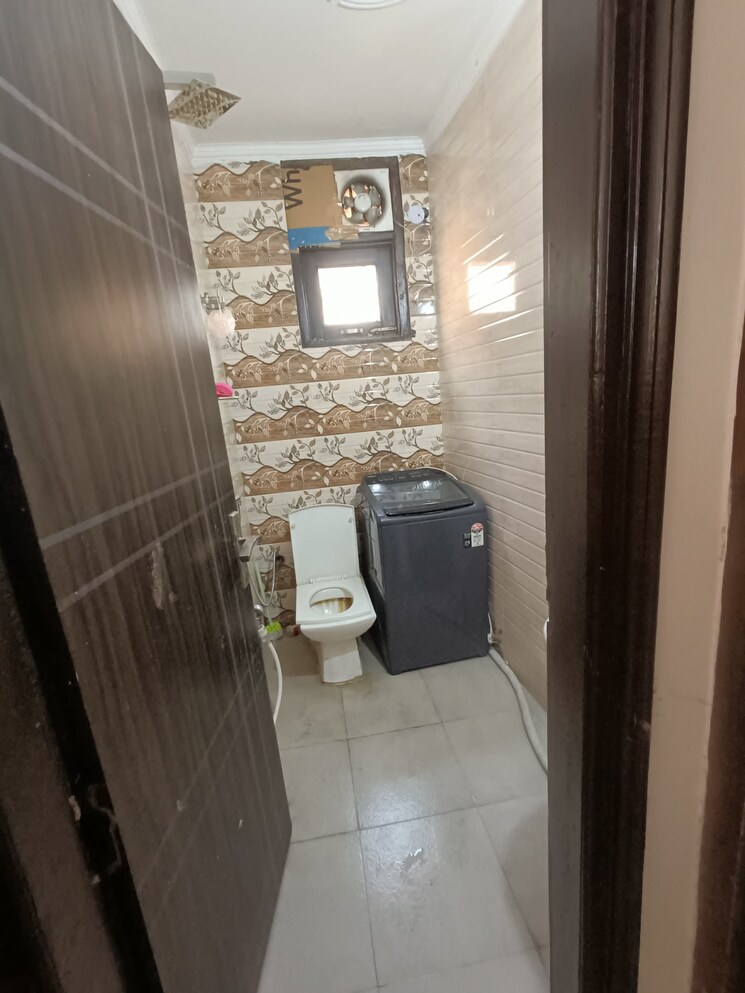 Bathroom, freedom fighters enclave 2 Bedroom 800 Sq.Ft. Builder Floor In Freedom Fighters Enclave Delhi 7996644