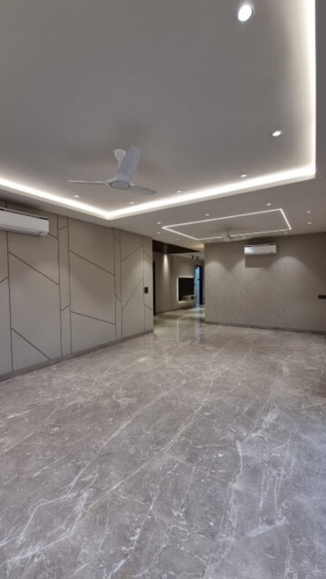 Room in 3 BHK Builder Floor at Sector 89 – for Sale